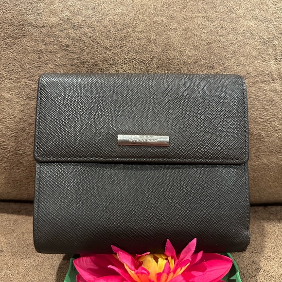 Black Compact Wallet with Textured Leather Design - Picture 1 of 15